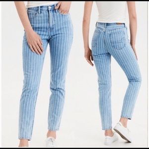American Eagle Railroad Stripe Mom Jean | 12 short